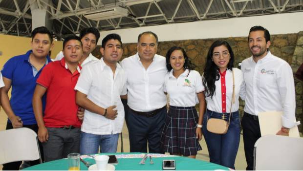Reconocen a jóvenes destacados en Guerrero. Noticias en tiempo real