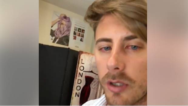 VIDEO: Cuando te sientes príncipe azul y no quieres que te "desvirginen" el cabello. Noticias en tiempo real