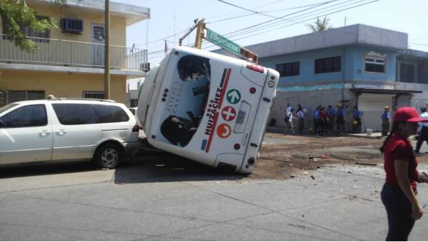 Choque entre camiones en Culiacán deja 13 heridos. Noticias en tiempo real