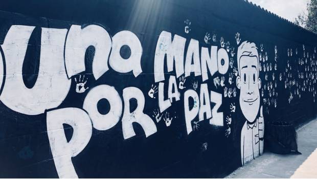 Mario Delgado pinta mural por la paz en Iztacalco. Noticias en tiempo real