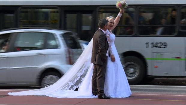 Viajan por el mundo tomándose fotos como recién casados. Noticias en tiempo real