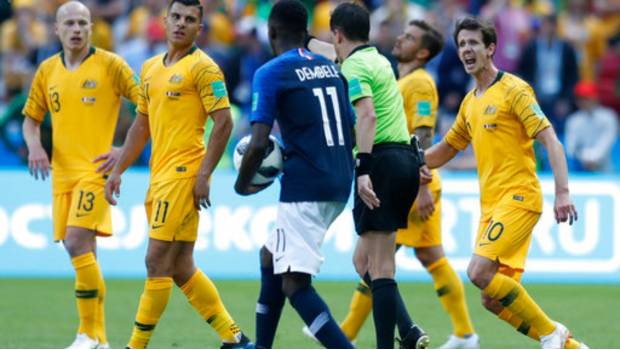 ¡Histórico! VAR marca primer penal en Mundiales durante el Francia vs Australia. Noticias en tiempo real