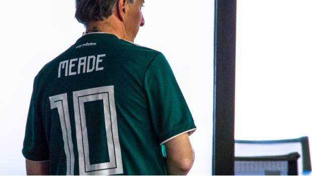 Meade se une a la fiebre mundialista y luce playera de la Selección. Noticias en tiempo real