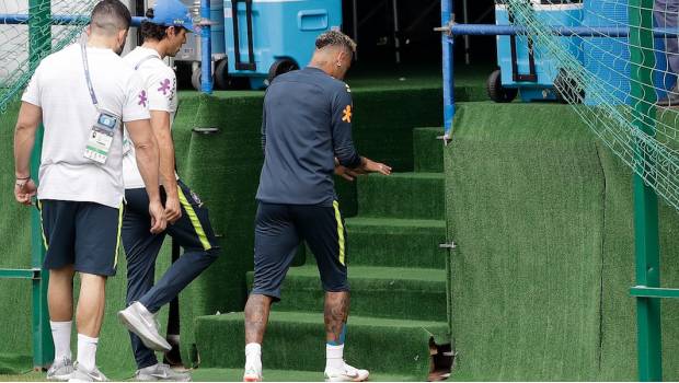¡Alarmas en Brasil! Neymar deja la práctica lesionado y es duda vs Costa Rica. Noticias en tiempo real