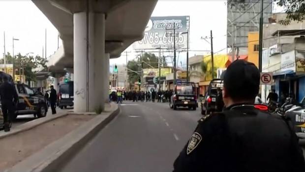 Mueren 3 por tiroteo entre policías y presuntos delincuentes frente a Metro Culhuacán. Noticias en tiempo real