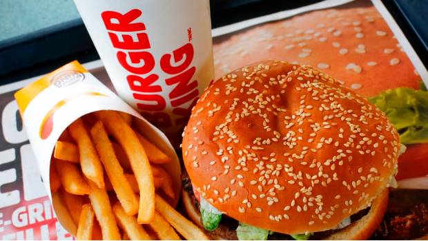 Sexismo a lo Burger King: Regalan hamburguesas a rusas que se embaracen de futbolistas. Noticias en tiempo real