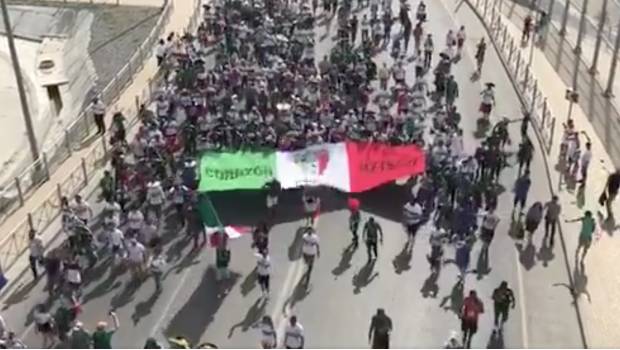Miles de fans mexicanos llegan en caravana para apoyar al Tri frente a Corea del Sur (VIDEO). Noticias en tiempo real