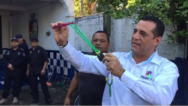 Policías en Alvarado, Veracruz, defenderán a los ciudadanos ¡con resorteras!. Noticias en tiempo real