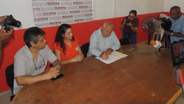Firma Víctor Castro compromiso por el agua de BCS. Noticias en tiempo real