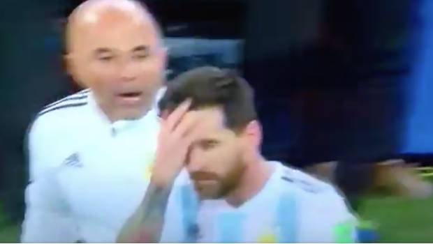 VIDEO: Sampaoli pidió consentimiento de Messi para meter al ‘Kun’. Noticias en tiempo real