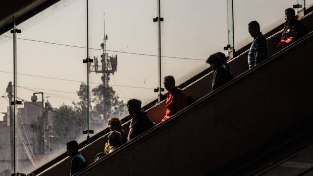 Detienen a 6 en Metro Chabacano por robar celular a turista. Noticias en tiempo real