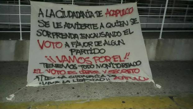 Tapizan Acapulco de 'narcomantas' contra la compra del voto. Noticias en tiempo real