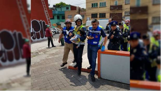 Rescatan a niño que quedó atorado en escalera eléctrica en Metro Chabacano. Noticias en tiempo real