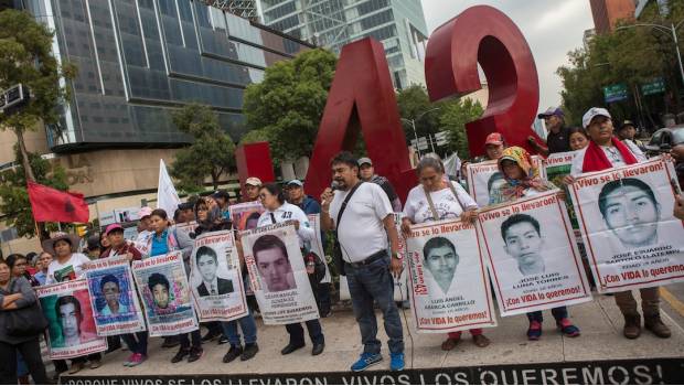 Detienen creación de Comisión de la Verdad por caso Iguala; CNDH se deslinda de suspensión. Noticias en tiempo real