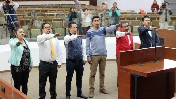 Diputados en Tlaxcala sólo les alcanza para la foto; duraron 90 minutos en el cargo. Noticias en tiempo real