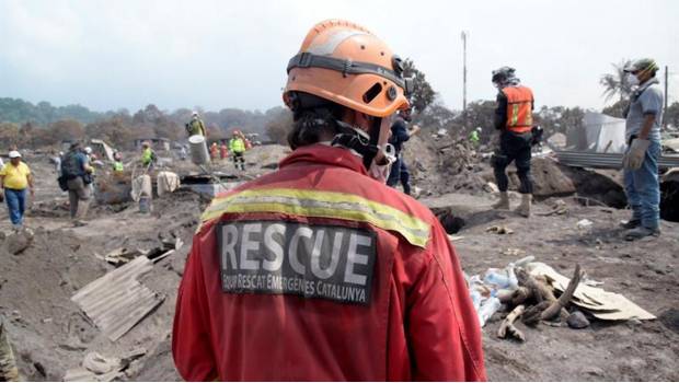 Hallan 18 restos humanos en zona cero de erupción del Volcán de Fuego, en Guatemala. Noticias en tiempo real