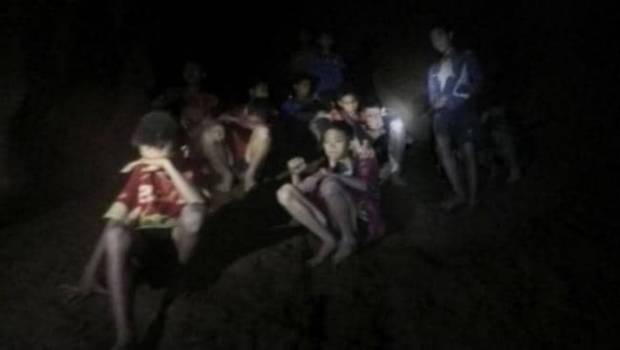 Productores de Hollywood se encuentran en Tailandia preparando cinta sobre niños atrapados en cueva. Noticias en tiempo real
