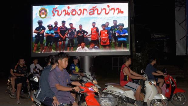 Liga española de futbol invita a niños tailandeses rescatados a conocer a sus ídolos. Noticias en tiempo real