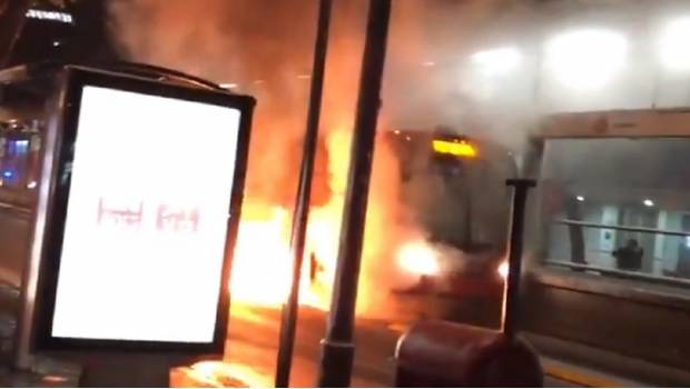 VIDEO: Se incendia unidad de Metrobús en estación Durango. Noticias en tiempo real