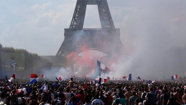 Allez les bleus! 100 mil personas festejan bicampeonato de Francia. Noticias en tiempo real