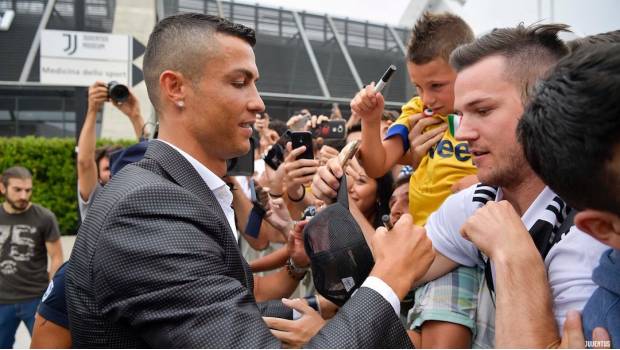 Cristiano Ronaldo cambia el 'Hala Madrid' por el 'Juve, Juve'. Noticias en tiempo real