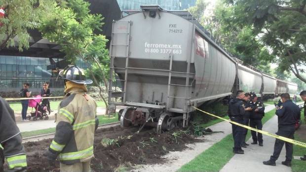Descarrila tren frente al Museo Soumaya, en Polanco. Noticias en tiempo real