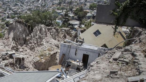 Se derrumban 23 casas en Tijuana por deslizamiento de tierra. Noticias en tiempo real