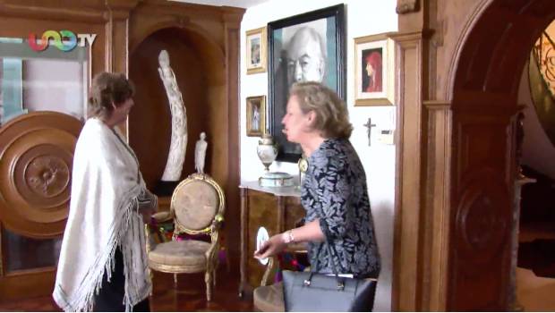 Aclara Josefa Ortiz-Blanco a El Deforma que no tiene colmillos de elefante en su casa. Noticias en tiempo real