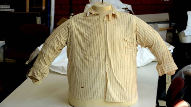 Así luce la camisa que usó Pancho Villa el día que lo mataron con 150 balazos. Noticias en tiempo real