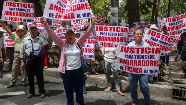 Ahorradores de Ficrea piden apoyo de López Obrador para resolver su caso. Noticias en tiempo real