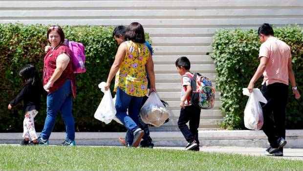 Gobierno de EU reúne con sus padres a más de mil 800 niños separados en la frontera. Noticias en tiempo real