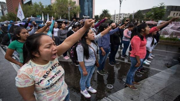 Marchan en la CDMX a 46 meses de los hechos de Ayotzinapa. Noticias en tiempo real