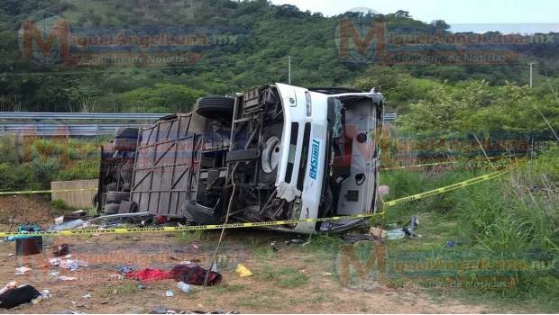Deja 4 muertos y varios lesionados volcadura de autobús en Nayarit. Noticias en tiempo real