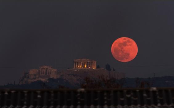 Así vio el mundo la Luna de Sangre, el eclipse más largo del siglo. Noticias en tiempo real