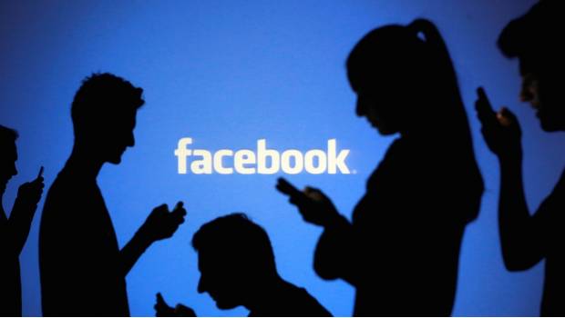 Facebook organizaría competencias de canto entre sus usuarios. Noticias en tiempo real