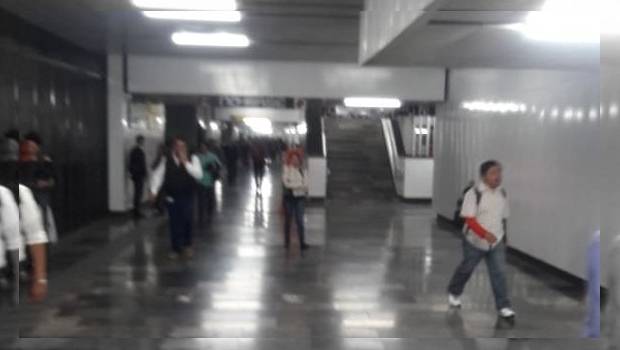 Detienen a dos por abuso sexual en Metro de CDMX. Noticias en tiempo real