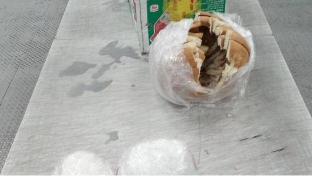 Decomisan pan relleno de crystal ahora en Aeropuerto de Querétaro. Noticias en tiempo real