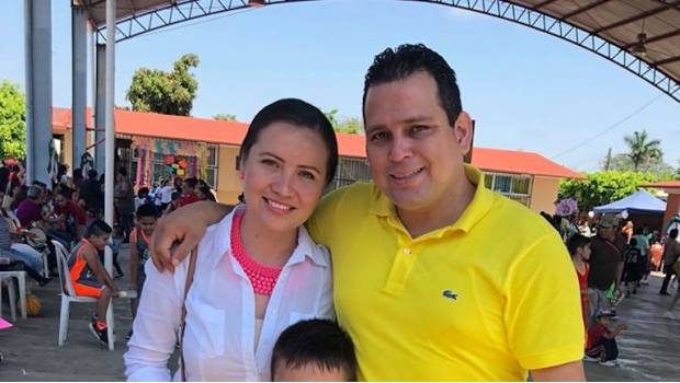 'Desaparecen' alcalde y edil electo tras detención de su esposa con líder huachicolero en Puebla. Noticias en tiempo real