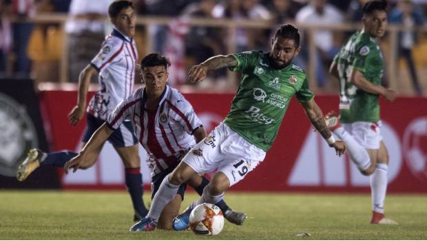 Par de espantosas roscas entre Chivas y Alebrijes en Copa MX. Noticias en tiempo real