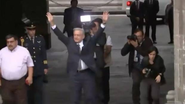 Arriba AMLO a Palacio Nacional para encuentro con Peña Nieto. Noticias en tiempo real