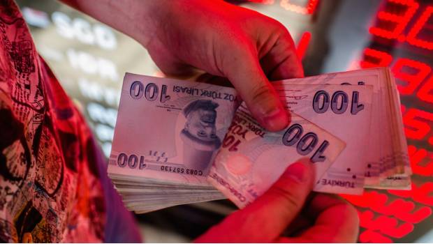 Lira turca se deprecia 19% frente al dólar. Noticias en tiempo real