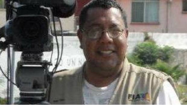 Policías de Nuevo León agreden a camarógrafo que cubría un incendio. Noticias en tiempo real