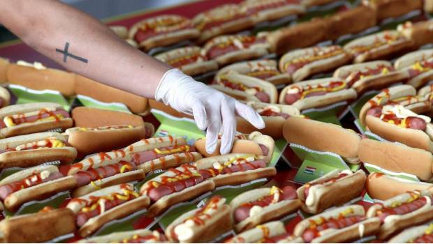 México derriba a Japón y hace la fila de hot-dogs más larga del mundo. Noticias en tiempo real