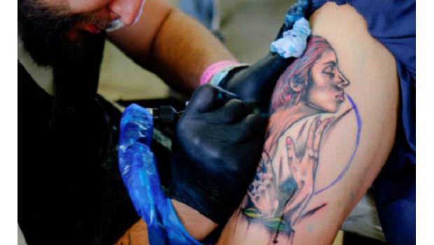 Disminuyen estigmas de los tatuajes en lugares de trabajo, señala estudio. Noticias en tiempo real