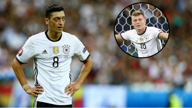 Toni Kroos arremete contra Mesut Ozil por renunciar a la Selección Alemana. Noticias en tiempo real