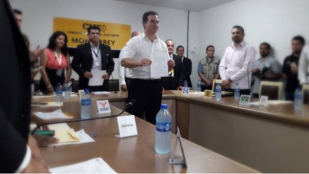 Entregan constancia de alcalde electo a Adrián de la Garza. Noticias en tiempo real