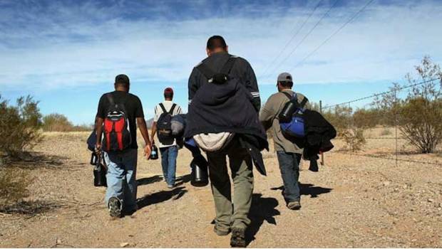 Rescatan a 128 migrantes abandonados en desierto Sonora-Arizona. Noticias en tiempo real