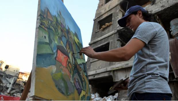 Jóvenes artistas pintan entre ruinas de guerra en Siria. Noticias en tiempo real
