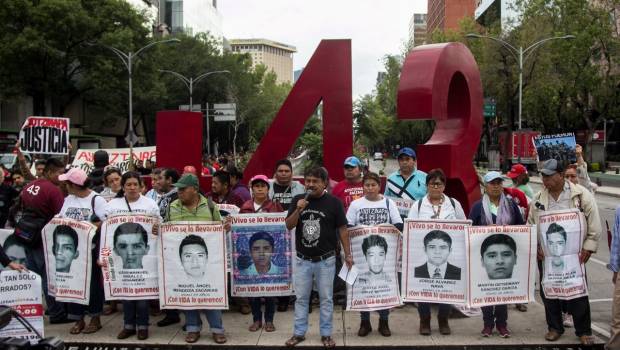 Conmemoran en CDMX los 47 meses de la desaparición de los estudiantes de Iguala. Noticias en tiempo real