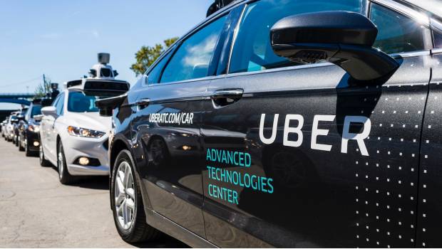 Toyota se une a Uber para producir vehículos autónomos. Noticias en tiempo real